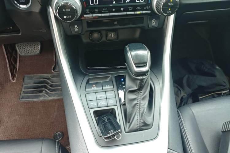 Used Toyota Wildlander 2023 2.0L CVT Four-Wheel Drive Luxury PLUS Edition Gear Lever