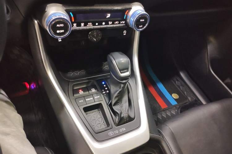 Used Toyota Wildlander 2023 2.0L CVT Two-Wheel Drive Luxury PLUS Edition Gear Lever