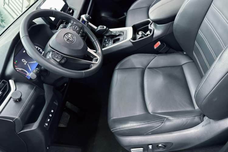 Used Toyota Wildlander 2023 Dual-Motor 2.5L E-CVT Two-Wheel Drive Luxury PLUS Edition Interior 1
