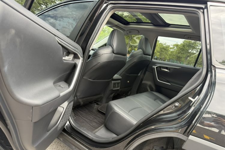 Used Toyota Wildlander 2023 2.0L CVT Two-Wheel Drive Luxury PLUS Edition Interior 10