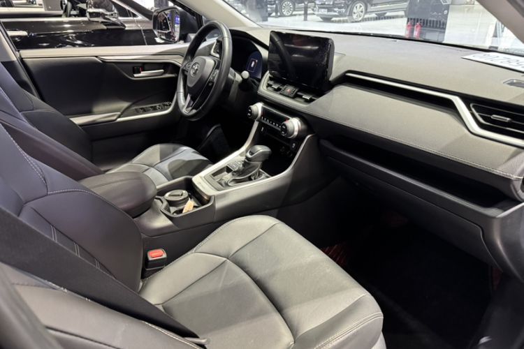 Used Toyota Wildlander 2023 2.0L CVT Two-Wheel Drive Luxury PLUS Edition Interior 10