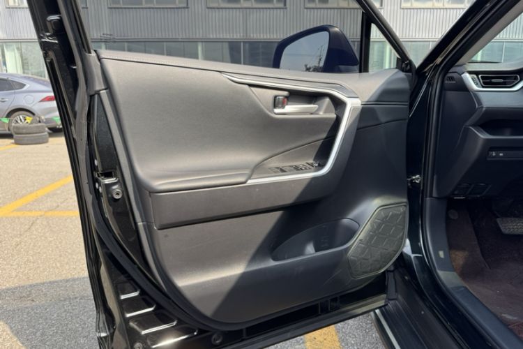 Used Toyota Wildlander 2023 2.0L CVT Two-Wheel Drive Urban Edition Interior 10