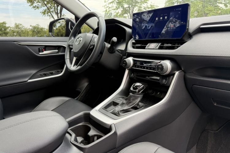 Used Toyota Wildlander 2023 2.0L CVT Two-Wheel Drive Luxury PLUS Edition Interior 11