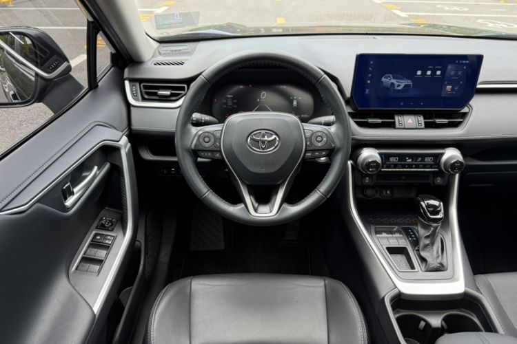 Used Toyota Wildlander 2023 2.0L CVT Two-Wheel Drive Luxury PLUS Edition Interior 2