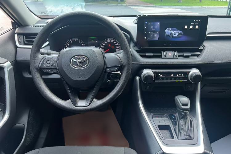 Used Toyota Wildlander 2023 2.0L CVT Two-Wheel Drive Leading Edition Interior 2