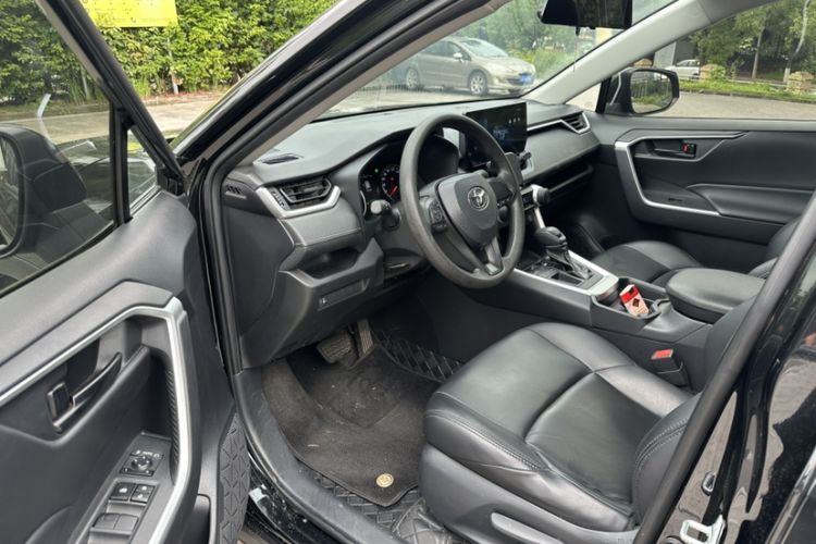 Used Toyota Wildlander 2023 2.0L CVT Two-Wheel Drive Leading Edition Interior 2