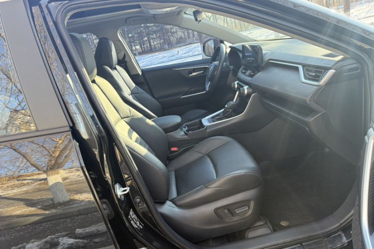 Used Toyota Wildlander 2023 2.0L CVT Two-Wheel Drive Luxury PLUS Edition Interior 2