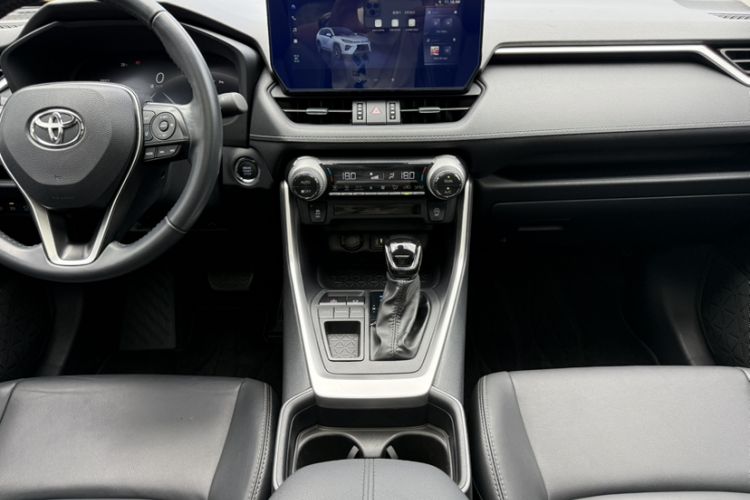 Used Toyota Wildlander 2023 2.0L CVT Two-Wheel Drive Luxury PLUS Edition Interior 3
