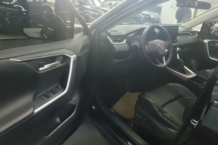 Used Toyota Wildlander 2023 2.0L CVT Two-Wheel Drive Luxury PLUS Edition Interior 3