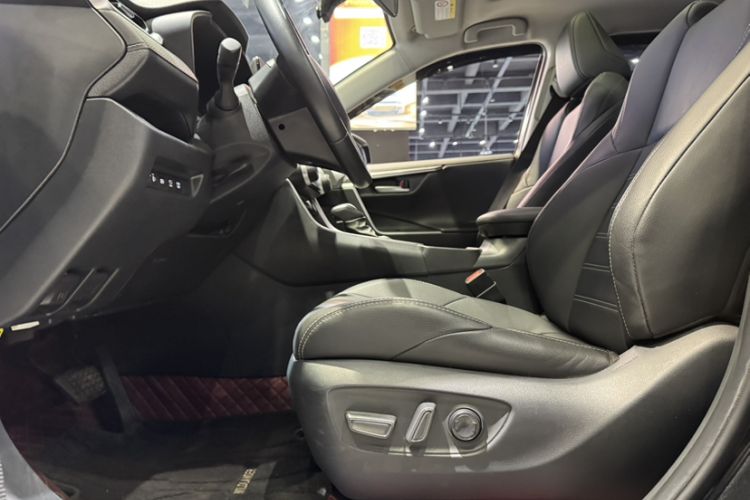 Used Toyota Wildlander 2023 2.0L CVT Two-Wheel Drive Luxury PLUS Edition Interior 3