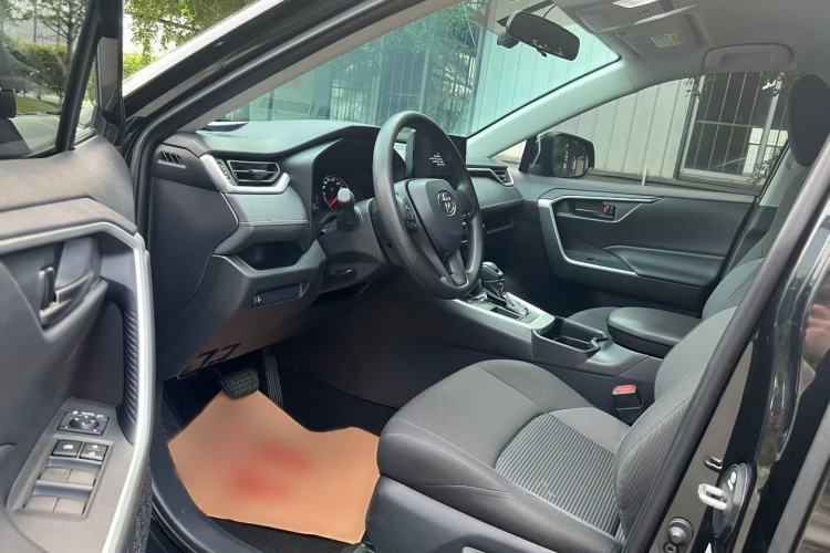 Used Toyota Wildlander 2023 2.0L CVT Two-Wheel Drive Leading Edition Interior 3