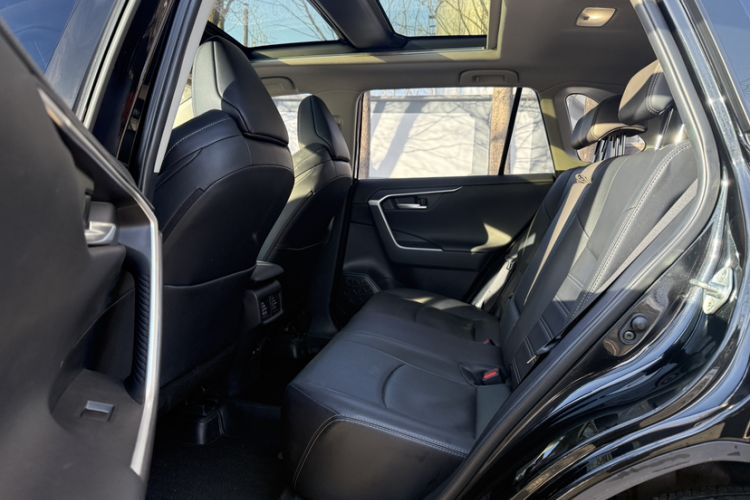Used Toyota Wildlander 2023 2.0L CVT Two-Wheel Drive Luxury PLUS Edition Interior 3