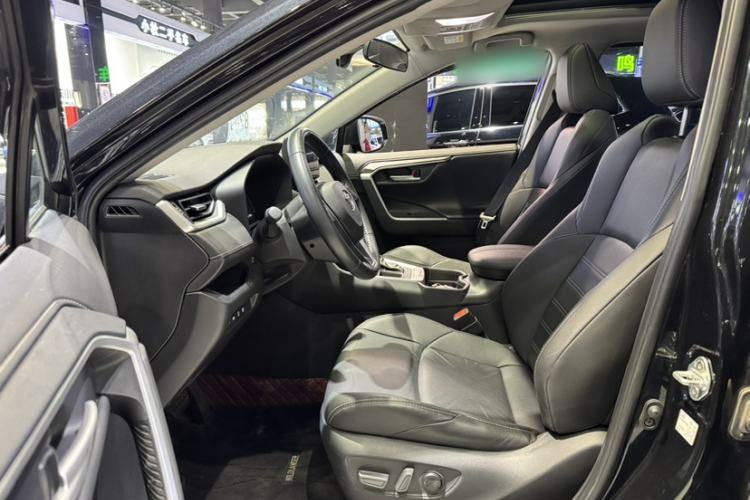 Used Toyota Wildlander 2023 2.0L CVT Two-Wheel Drive Luxury PLUS Edition Interior 4