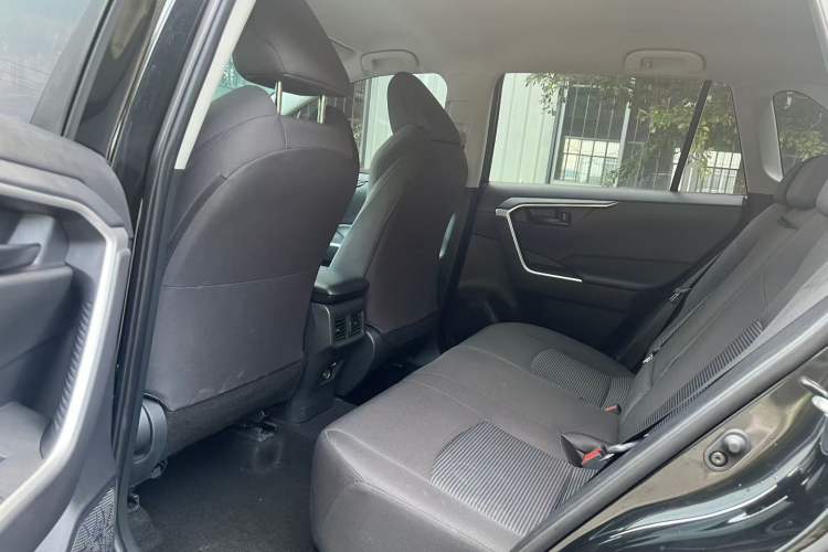 Used Toyota Wildlander 2023 2.0L CVT Two-Wheel Drive Leading Edition Interior 4
