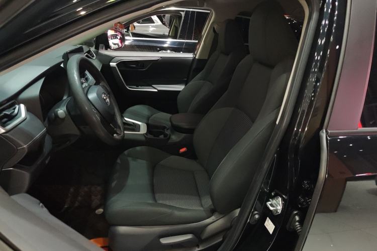 Used Toyota Wildlander 2023 2.0L CVT Two-Wheel Drive Leading Edition Interior 4