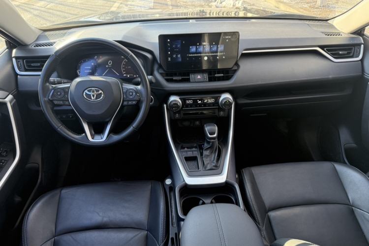 Used Toyota Wildlander 2023 2.0L CVT Two-Wheel Drive Luxury PLUS Edition Interior 4