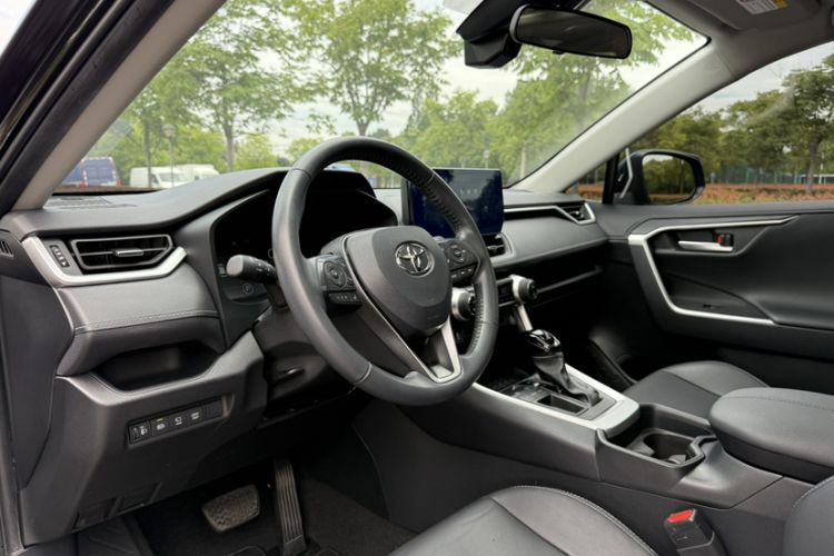 Used Toyota Wildlander 2023 2.0L CVT Two-Wheel Drive Luxury PLUS Edition Interior 6