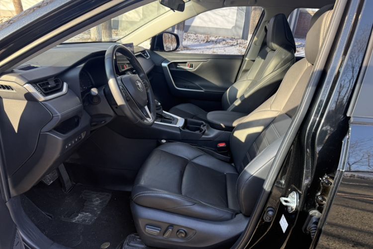 Used Toyota Wildlander 2023 2.0L CVT Two-Wheel Drive Luxury PLUS Edition Interior 6