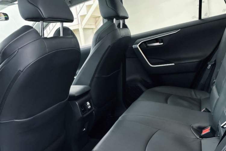 Used Toyota Wildlander 2023 Dual-Motor 2.5L E-CVT Two-Wheel Drive Luxury PLUS Edition Interior 7