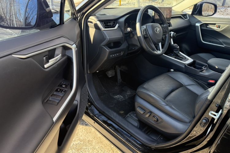 Used Toyota Wildlander 2023 2.0L CVT Two-Wheel Drive Luxury PLUS Edition Interior 7