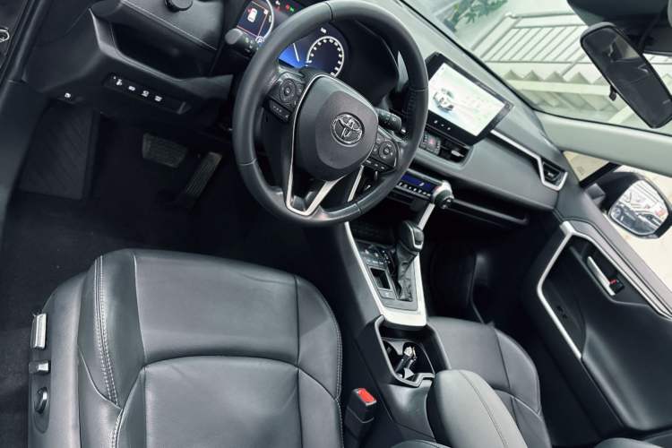 Used Toyota Wildlander 2023 Dual-Motor 2.5L E-CVT Two-Wheel Drive Luxury PLUS Edition Interior 8