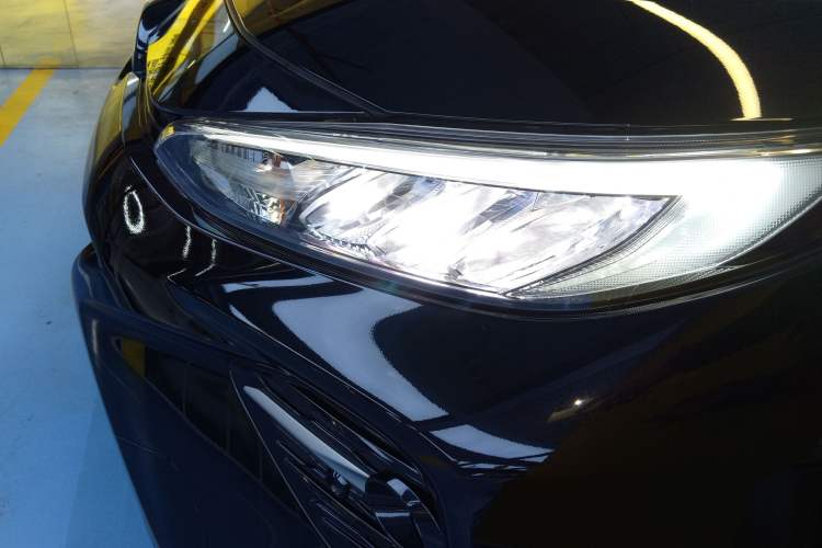 Used Toyota Wildlander 2023 Dual-Engine 2.5L E-CVT Two-Wheel Drive Urban Edition Left Front Headlight