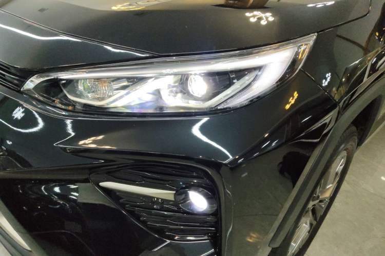 Used Toyota Wildlander 2023 Dual-Motor 2.5L E-CVT Two-Wheel Drive Luxury PLUS Edition Left Front Headlight