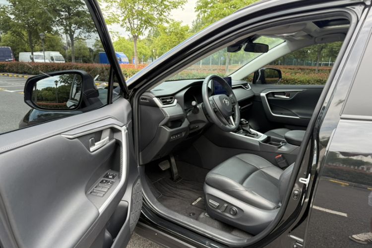 Used Toyota Wildlander 2023 2.0L CVT Two-Wheel Drive Luxury PLUS Edition Left Front Seat