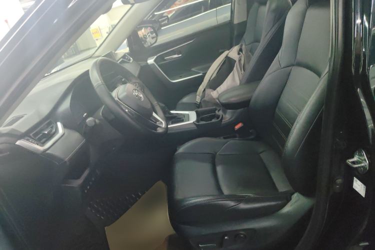 Used Toyota Wildlander 2023 2.0L CVT Two-Wheel Drive Luxury PLUS Edition Left Front Seat