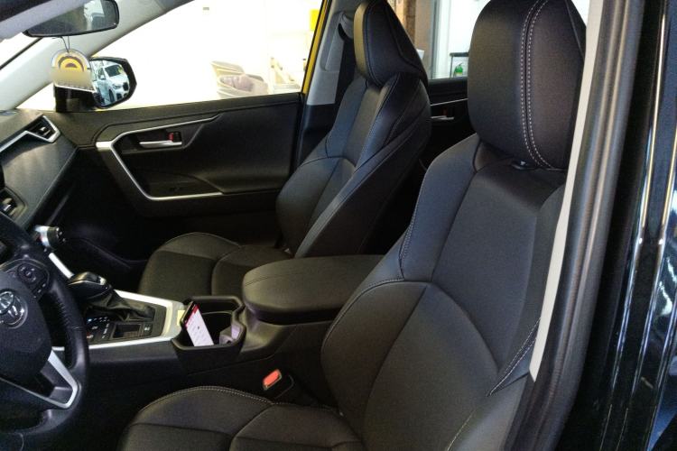 Used Toyota Wildlander 2023 Dual-Engine 2.5L E-CVT Two-Wheel Drive Urban Edition Left Front Seat