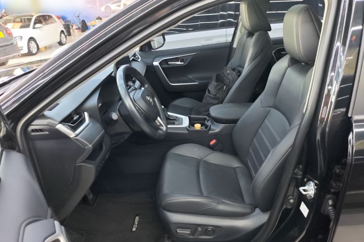 Used Toyota Wildlander 2023 Dual-Motor 2.5L E-CVT Two-Wheel Drive Luxury PLUS Edition Left Front Seat