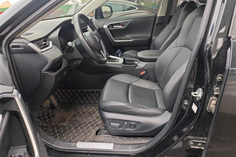 Used Toyota Wildlander 2023 2.0L CVT Two-Wheel Drive Urban Edition Left Front Seat