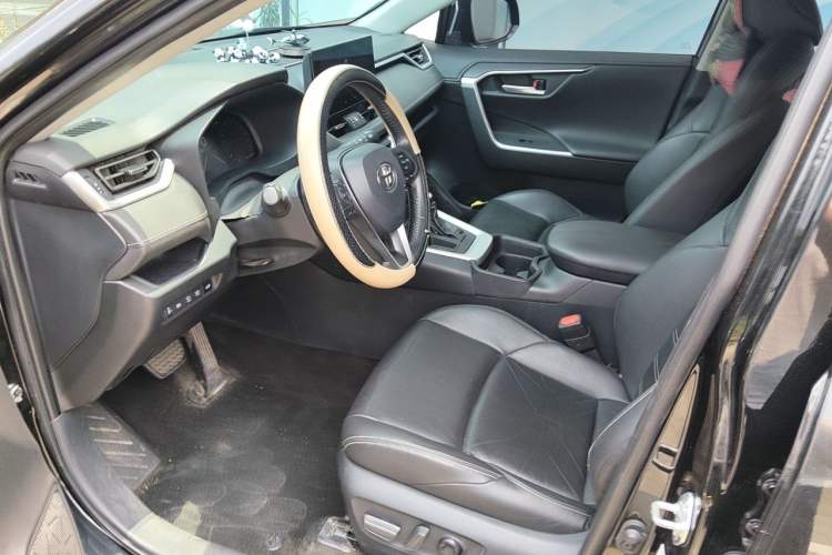 Used Toyota Wildlander 2023 2.0L CVT Two-Wheel Drive Luxury PLUS Edition Left Front Seat