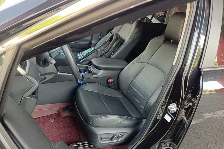 Used Toyota Wildlander 2023 Dual-Motor 2.5L E-CVT Four-Wheel Drive Prestige Edition Left Front Seat