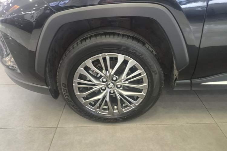 Used Toyota Wildlander 2023 2.0L CVT Two-Wheel Drive Luxury PLUS Edition Left Front Wheel Hub