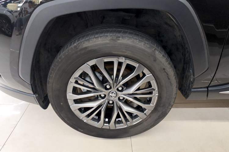 Used Toyota Wildlander 2023 Dual-Motor 2.5L E-CVT Two-Wheel Drive Luxury PLUS Edition Left Front Wheel Hub
