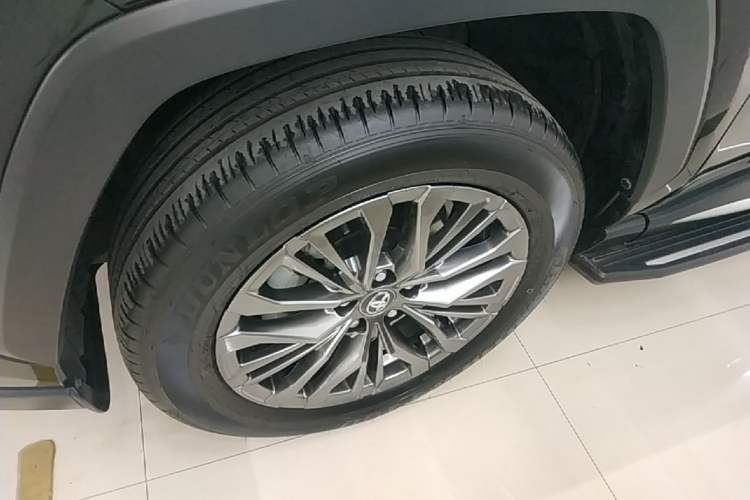 Used Toyota Wildlander 2023 Dual-Motor 2.5L E-CVT Four-Wheel Drive Prestige Edition Left Front Wheel Hub