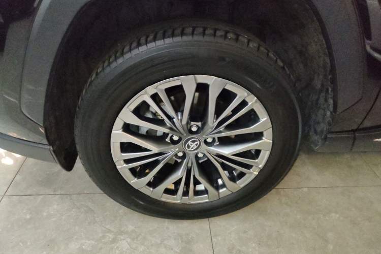 Used Toyota Wildlander 2023 Dual-Motor 2.5L E-CVT Two-Wheel Drive Luxury PLUS Edition Left Front Wheel Hub