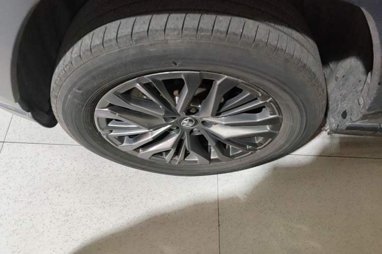 Used Toyota Wildlander 2023 Dual-Motor 2.5L E-CVT Two-Wheel Drive Luxury PLUS Edition Left Front Wheel Hub