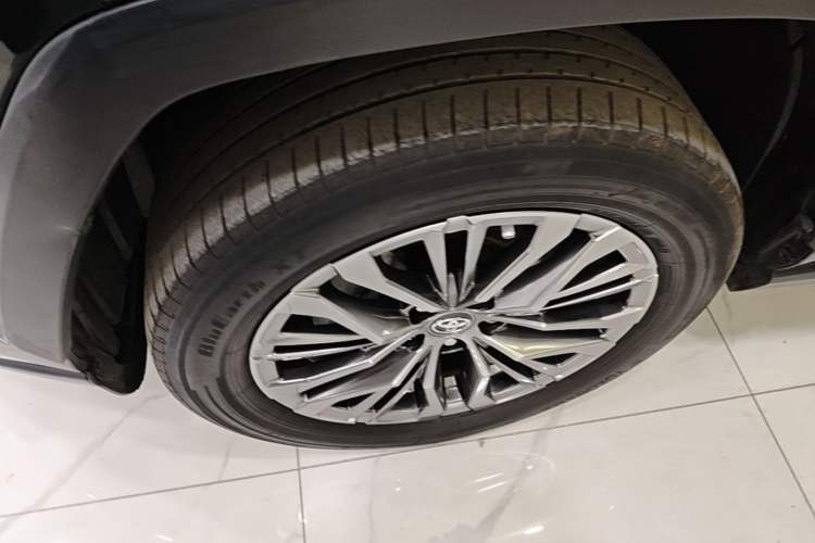 Used Toyota Wildlander 2023 2.0L CVT Two-Wheel Drive Luxury PLUS Edition Left Front Wheel Hub