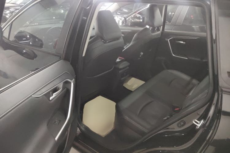 Used Toyota Wildlander 2023 Dual-Motor 2.5L E-CVT Two-Wheel Drive Luxury PLUS Edition Left Rear Seat