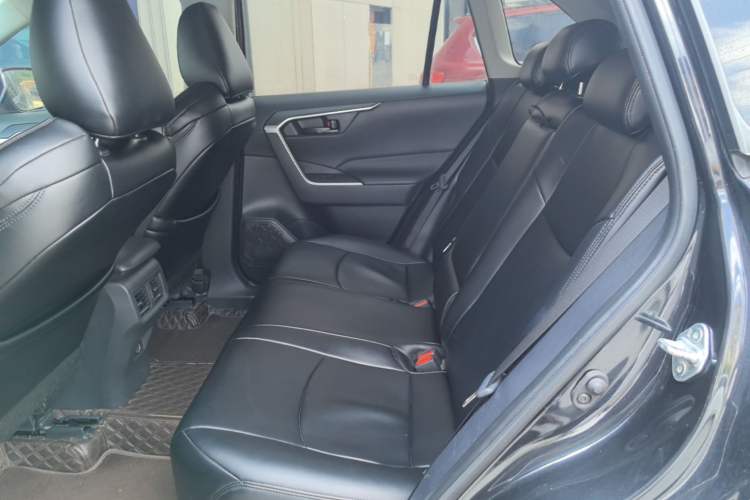 Used Toyota Wildlander 2023 2.0L CVT Two-Wheel Drive Leading Edition Left Rear Seat