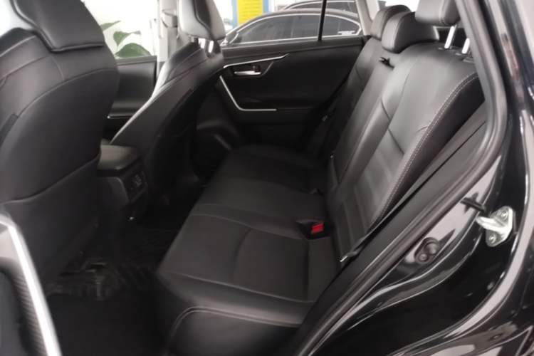 Used Toyota Wildlander 2023 2.0L CVT Two-Wheel Drive Prestige Version Left Rear Seat