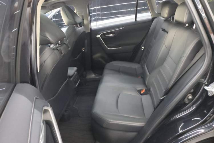 Used Toyota Wildlander 2023 Dual-Motor 2.5L E-CVT Two-Wheel Drive Luxury PLUS Edition Left Rear Seat