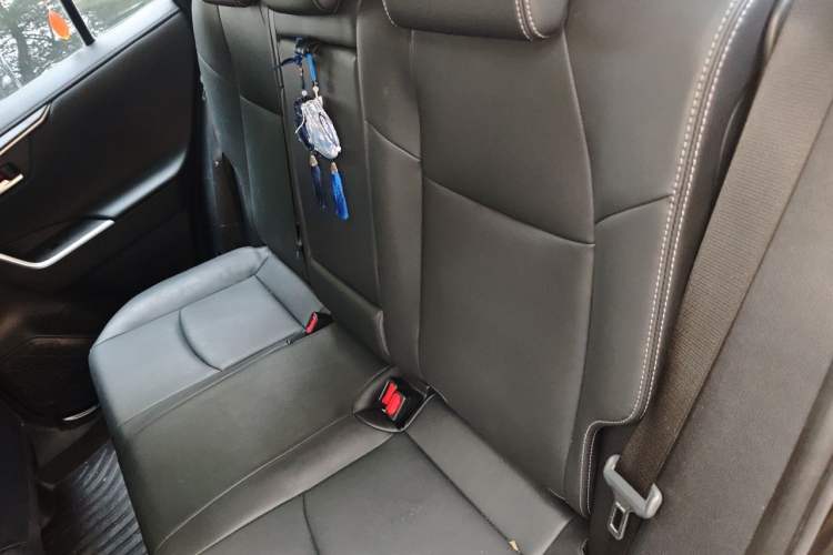 Used Toyota Wildlander 2023 Dual-Engine 2.5L E-CVT Two-Wheel Drive Urban Edition Left Rear Seat