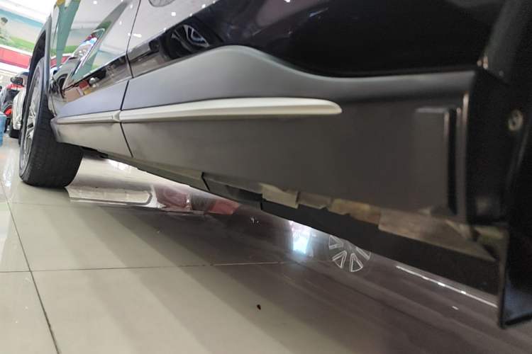 Used Toyota Wildlander 2023 2.0L CVT Two-Wheel Drive Luxury PLUS Edition Left Side Sill