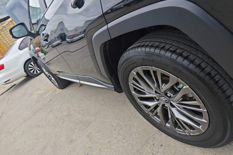 Used Toyota Wildlander 2023 2.0L CVT Four-Wheel Drive Luxury PLUS Edition Left Side Sill