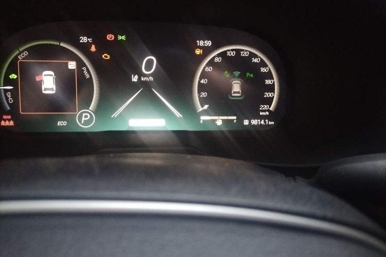 Used Toyota Wildlander 2023 Dual-Motor 2.5L E-CVT Two-Wheel Drive Luxury PLUS Edition Odometer Close Up