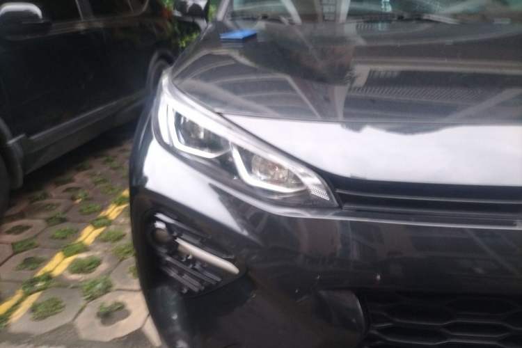 Used Toyota Wildlander 2023 Dual-Motor 2.5L E-CVT Two-Wheel Drive Luxury PLUS Edition Right Front Headlight