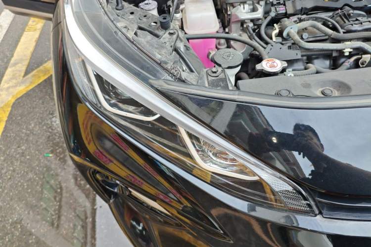 Used Toyota Wildlander 2023 2.0L CVT Two-Wheel Drive Luxury PLUS Edition Right Front Headlight